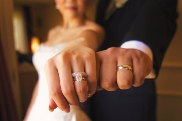 Aliança de Casamento: Em Qual Mão Usar e Suas Tradições