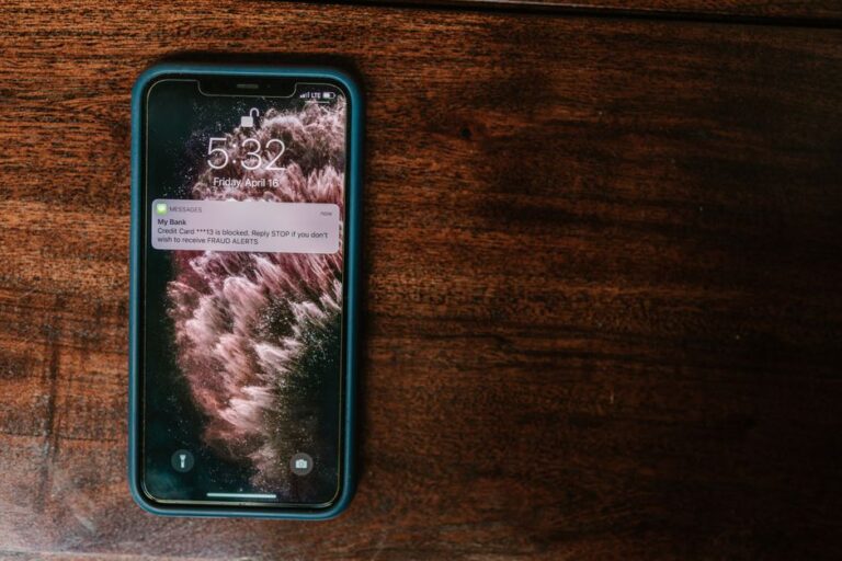 Notificação de alerta em aplicativo de celular
