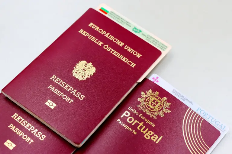 Pasta com documentos de identificação